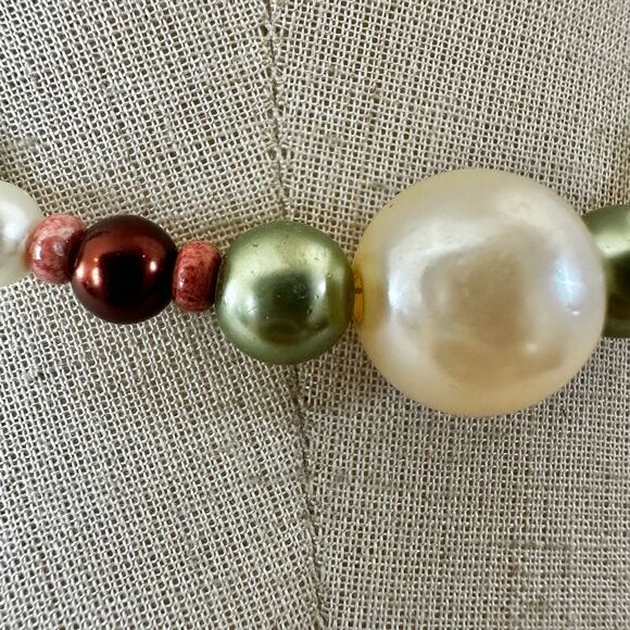 Colorful faux pearl necklace - Picture 3 of 7